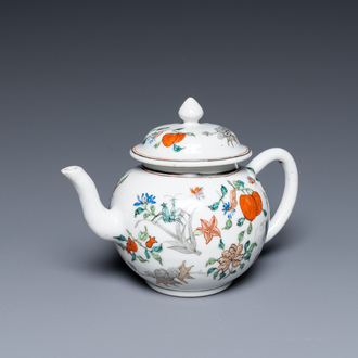 A Chinese verte-grisaille teapot and cover, Yongzheng/Qianlong