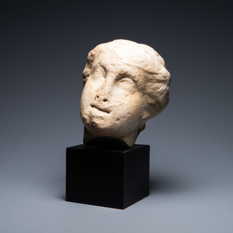Une tête de femme en marbre, époque romaine, 2/3ème