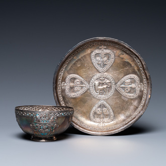 Een Armeense geëmailleerde zilveren kop en schotel, 18e eeuw