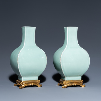 Een paar Chinese monochrome celadon vazen met vergulde bronzen monturen, 18/19e eeuw