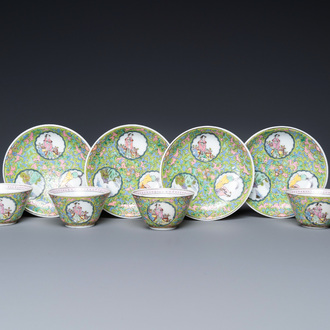 Quatre tasses et soucoupes en porcelaine de Chine famille rose à fond vert, 18/19ème