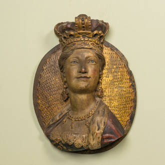 A polychromed and gilt wooden portrait bust of the English queen Victoria, 19th C.