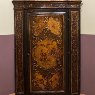 A painted wooden corner cupboard with chinoiserie design, probably Italy, 18th C.