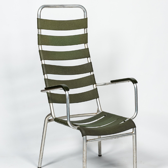 An aluminium and plastic garden chair, 20th C.