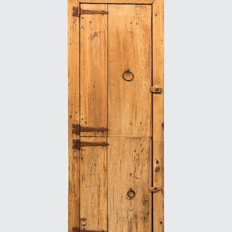 A rural oak cabinet with two doors made from a tree trunk, 19th C.