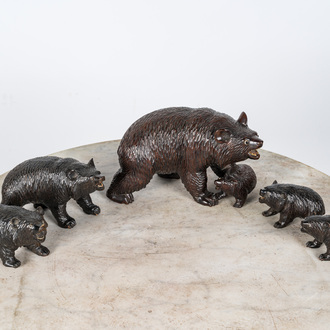 A collection of polychrome wooden models of bears, 20th C.