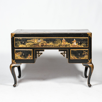 An English lacquered and gilt wooden chinoiserie desk, 19/20th C.