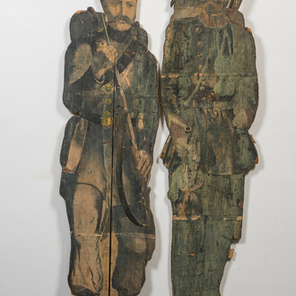 Two French 'dummy' soldiers in engraved paper on wood, 19/20th C.