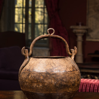A cast iron kettle or bucket, probably India, 19/20th C.