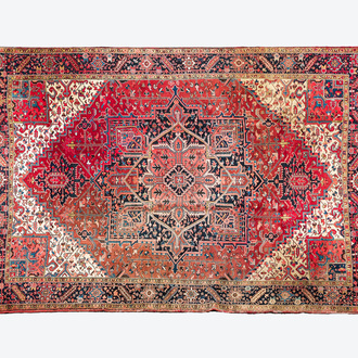 A large rectangular ornamental Heriz rug, 1st half 20th C.