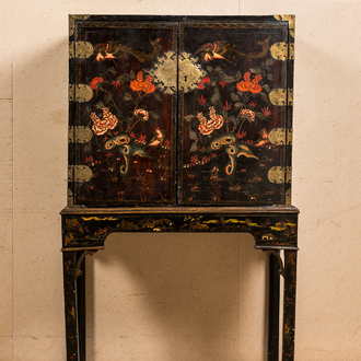 An English lacquered and painted chinoiserie cabinet on stand, 19th C.
