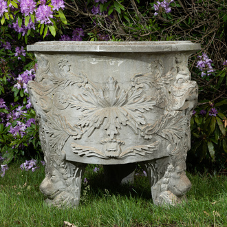 A very large finely decorated jardinière, early 20th C.