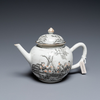 Théière couverte en porcelaine de Chine à décor en grisaille d'une scène d'Européens, Qianlong