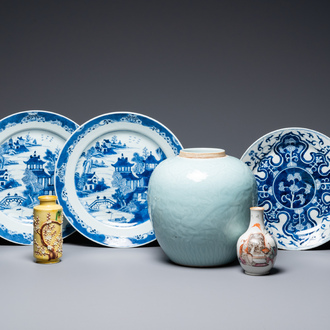 Zes diverse stukken Chinees porselein, 19/20e eeuw
