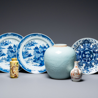 Six various Chinese blue and white, celadon and famille rose porcelain wares, 19/20th C.