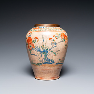 A Japanese Hizen Kakiemon-style vase with copper rim, Edo, 18th C.