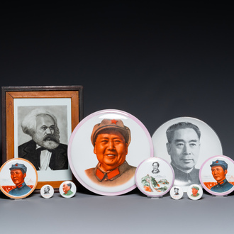 Neuf médaillons aux portraits communistes et une plaque au portrait de Karl Marx en porcelaine de Chine, 20ème