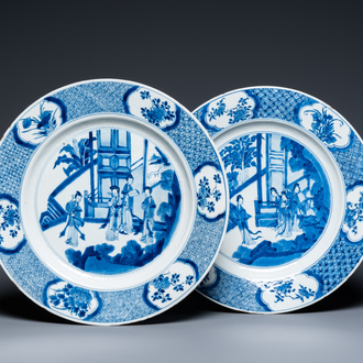 Twee Chinese blauw-witte schotels, Chenghua merk, Kangxi