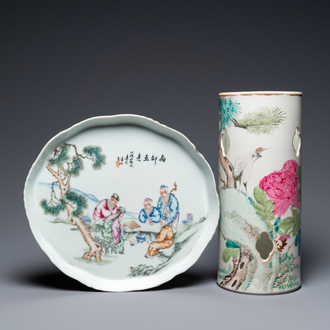 A Chinese famille rose tray with go-players and a qianjiang cai hat stand, 19/20th C.