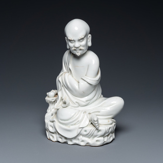 Sculpture de Damo en porcelaine blanc de Chine de Dehua, marque en creux, Qing