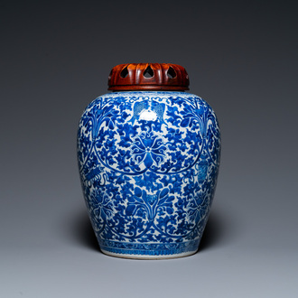 A Chinese blue and white 'lotus scroll' jar, 19th C.