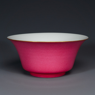 A Chinese monochrome ruby-glazed bowl, Guangxu mark, 19/20th C.