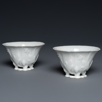 Paire de coupes libatoires en porcelaine blanc de Chine, probablement Qing