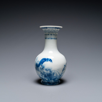 Vase 'Wang Bu' en porcelaine de Chine en bleu et blanc, marque de Yongzheng, 20ème