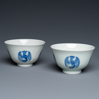 A pair of Chinese blue and white cups, Daoguang mark, 19/20th C.