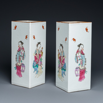 Paire de porte-chapeaux en porcelaine de Chine famille rose à décor Wu Shuang Pu, marque de Daoguang, 20ème