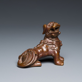 Poids de rouleau en bronze en forme de lion bouddhiste, Chine, Qing