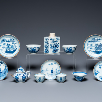 14 stukken theegoed in Chinees blauw-wit porselein, Kangxi en later