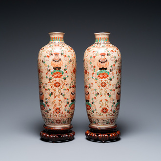 A pair of Chinese Thai market crackle-glazed vases, 19th C.