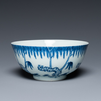 A Chinese blue and white 'Bleu de Hue' bowl for the Vietnamese market, Ngoạn ngọc 玩玉 mark, 19th C.