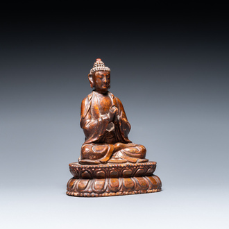 Een Chinese gelakte houten Shakyamuni Boeddha, 18e eeuw