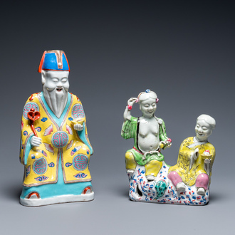 Een Chinese famille rose 'Hehe Er Xian' groep en een 'Caishen' figuur, Qianlong en later