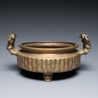 A Vietnamese bamboo-simulating bronze tripod censer, 19th C.