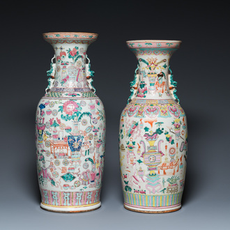 Deux vases en porcelaine de Chine famille rose à décor d'antiquités, 19ème