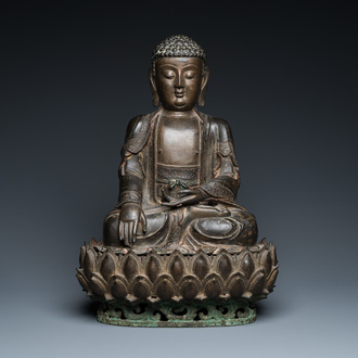 Grand Bouddha sur trône de lotus en bronze doré, Sino-Tibet, Ming