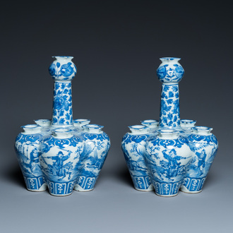 Paire de tulipières en porcelaine de Chine en bleu et blanc, 19ème