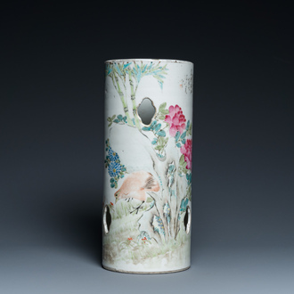 Porte-chapeau en porcelaine de Chine qianjiang cai daté 1901, marque et époque Guangxu