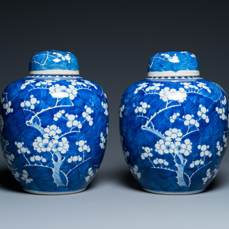 A pair of Chinese blue and white jars and covers, 19th C.