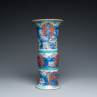 Vase de forme 'gu' en porcelaine de Chine en bleu et blanc surdécoré en Europe, Kangxi