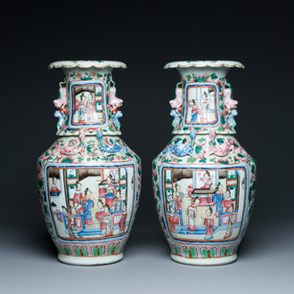 Paire de vases en porcelaine de Chine famille rose à décor de scènes de cour, 19ème