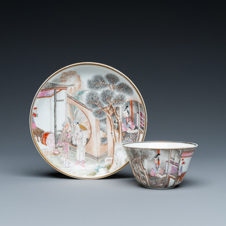 Tasse et soucoupe en porcelaine de Chine famille rose à décor exceptionnel, Yongzheng