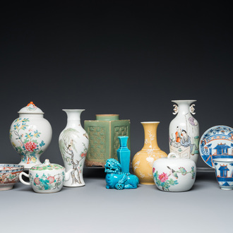 Een diverse collectie Chinees famille rose en monochroom porselein, 18/20e eeuw