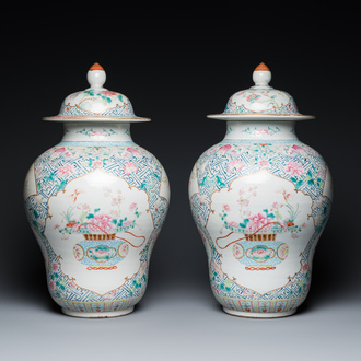 A pair of fine Chinese famille rose vases and covers, Qianlong mark, 19th C.