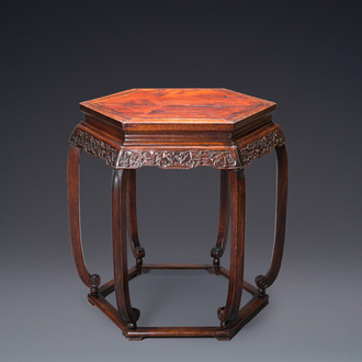 Table de forme hexagonale en bois sculpté, Chine, Qing