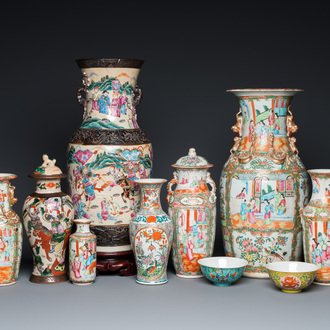 Eight Chinese Canton famille rose vases, two Nanking vases and two famille rose bowls, 19/20th C.