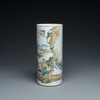 Porte-chapeau en porcelaine de Chine qianjiang cai, signé Wang You Tang 汪友棠 et daté 1904